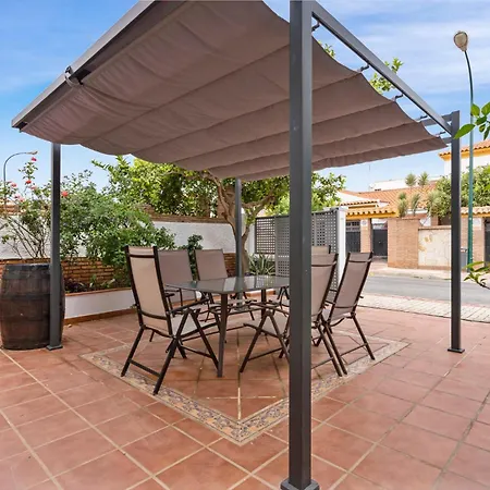 Charming 3 Bedroom House With 2 Terraces Сasa de vacaciones