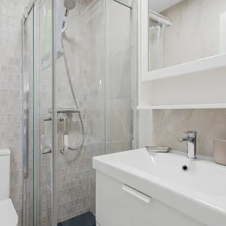 Charming 3 Bedroom House With 2 Terraces Сasa de vacaciones